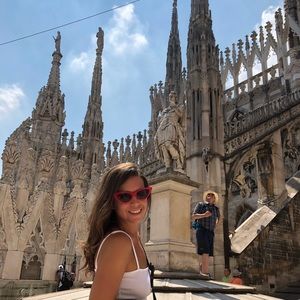 Red framed cat eye sunglasses 😎